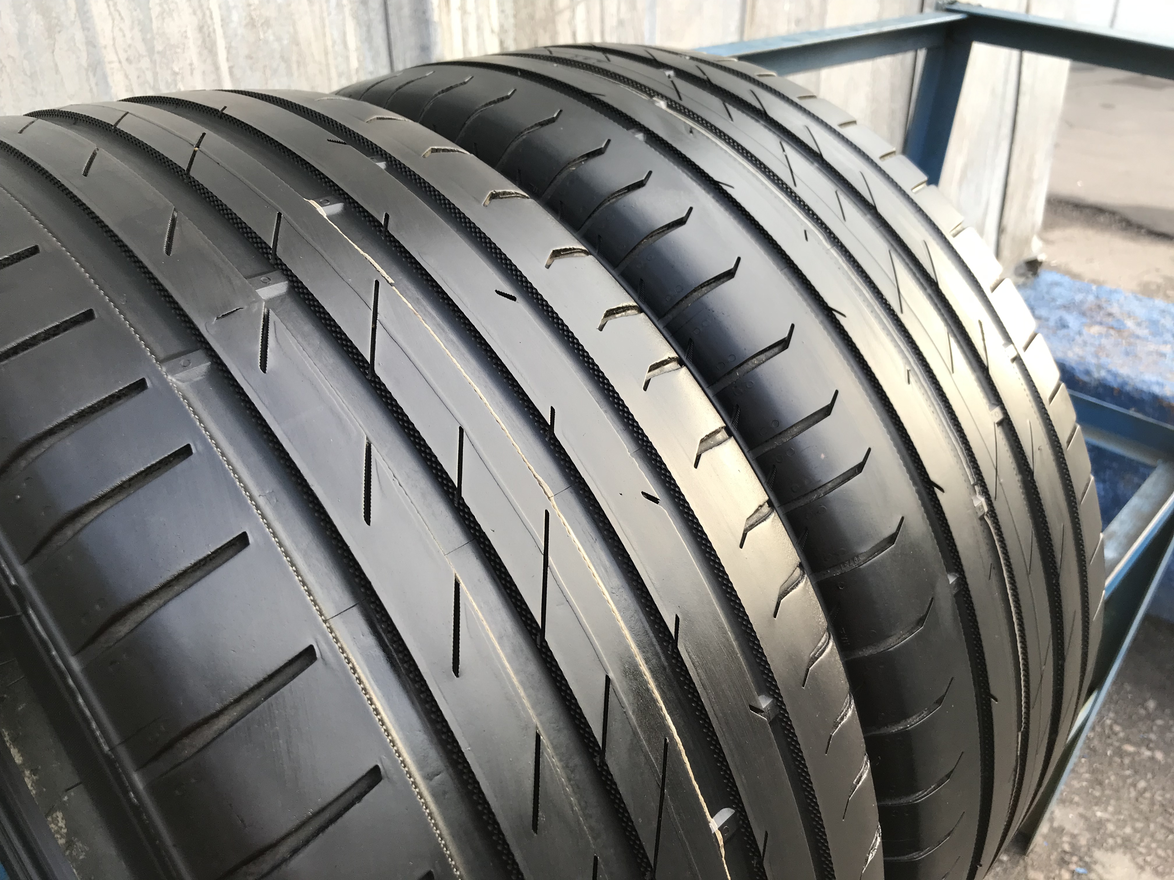 Резина нокиан 18. Nokian Hakka Black. Nokian Tyres Hakka Black. 235/45 R18. Резина 235/45 r18.