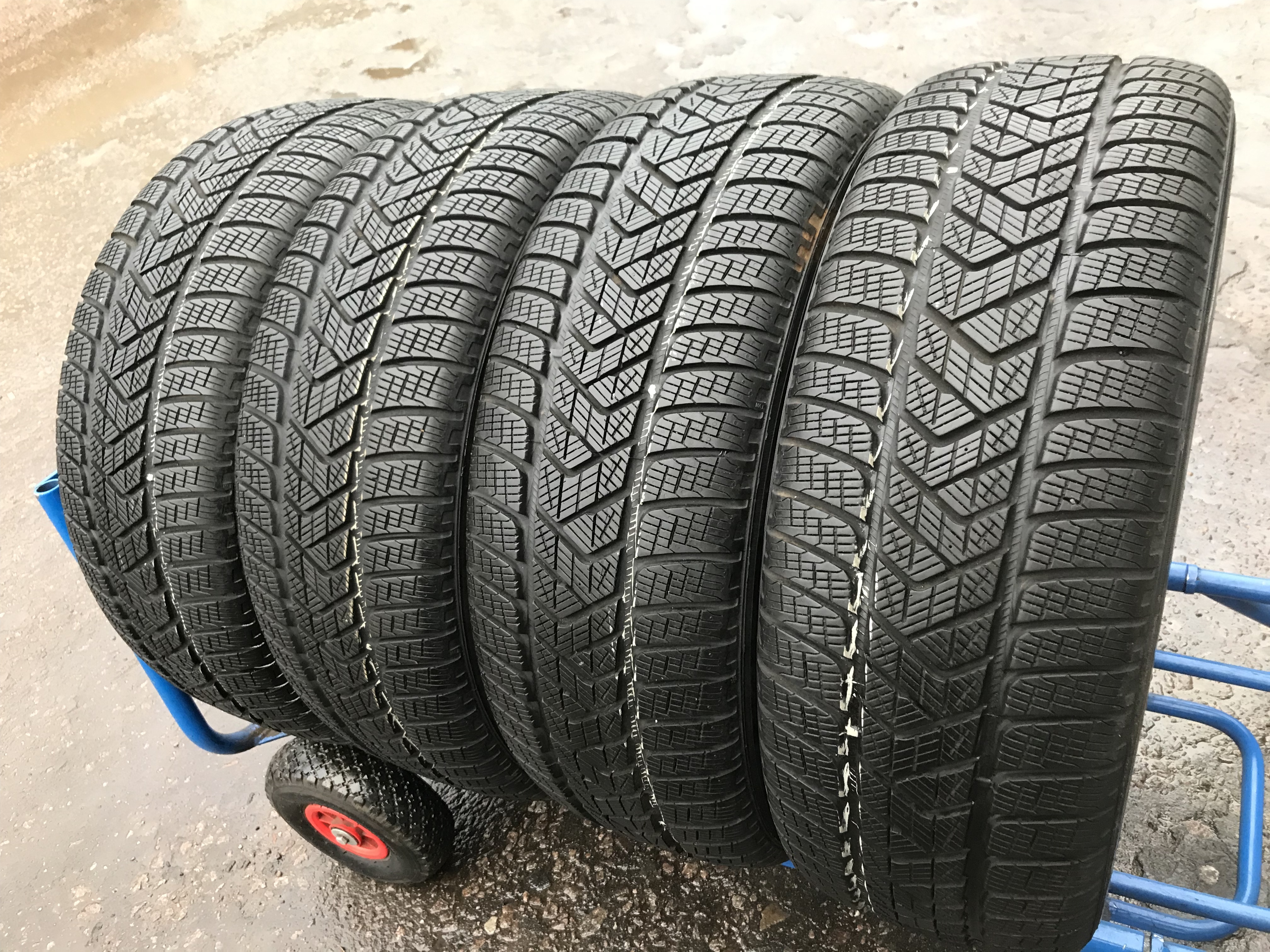 Шина зимняя 225 50 17. Pirelli Winter Sottozero 3. Pirelli Winter 225/50 r17. Pirelli Winter 225/50 r17 зимние липучка. Шина Pirelli Sottozero 215/50/r17.