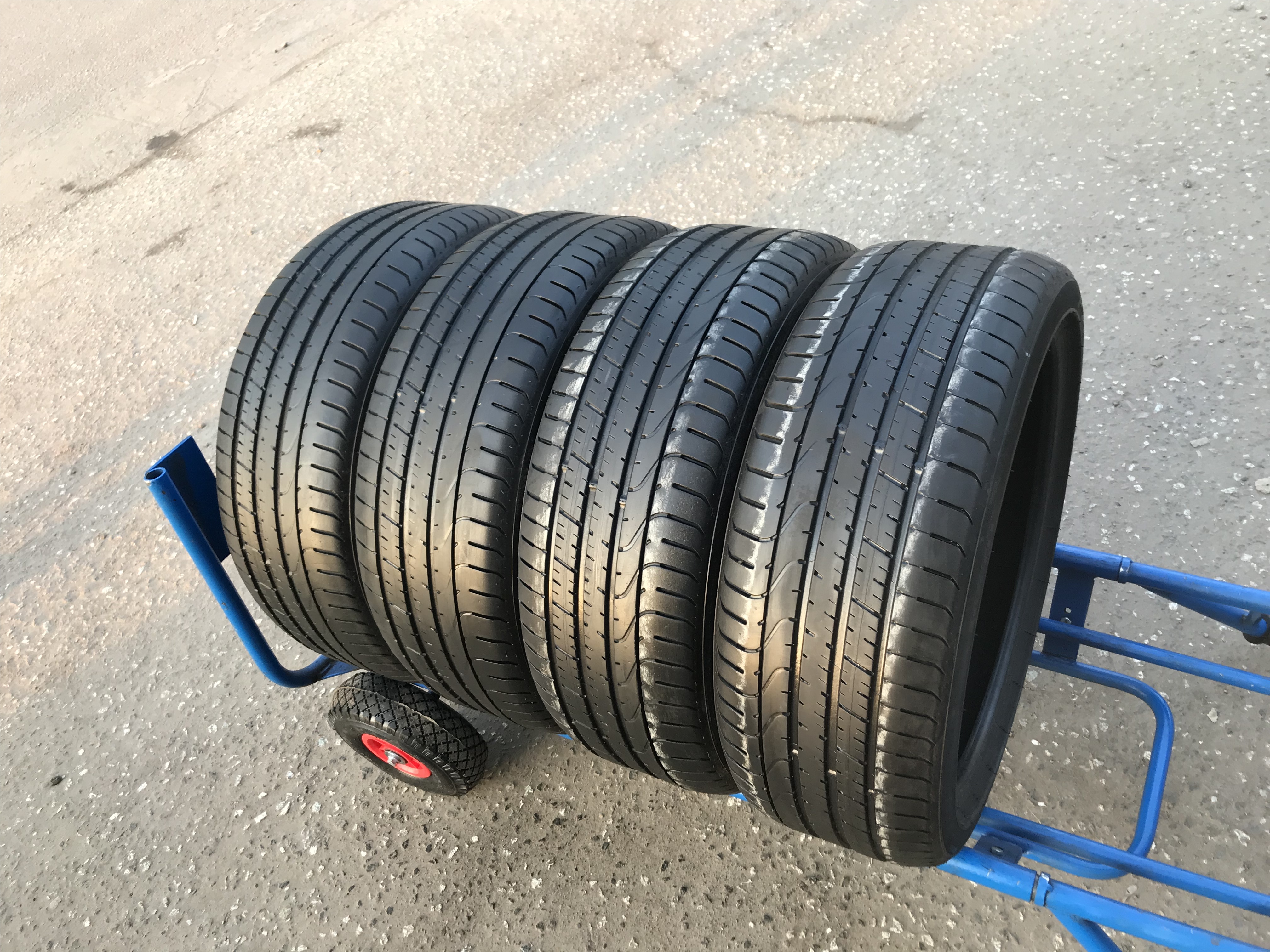 Runflat r19. 225/40 R19. 225/40 R19 хабелит. Шины 225 40 19. Колёса 225 к19 40.