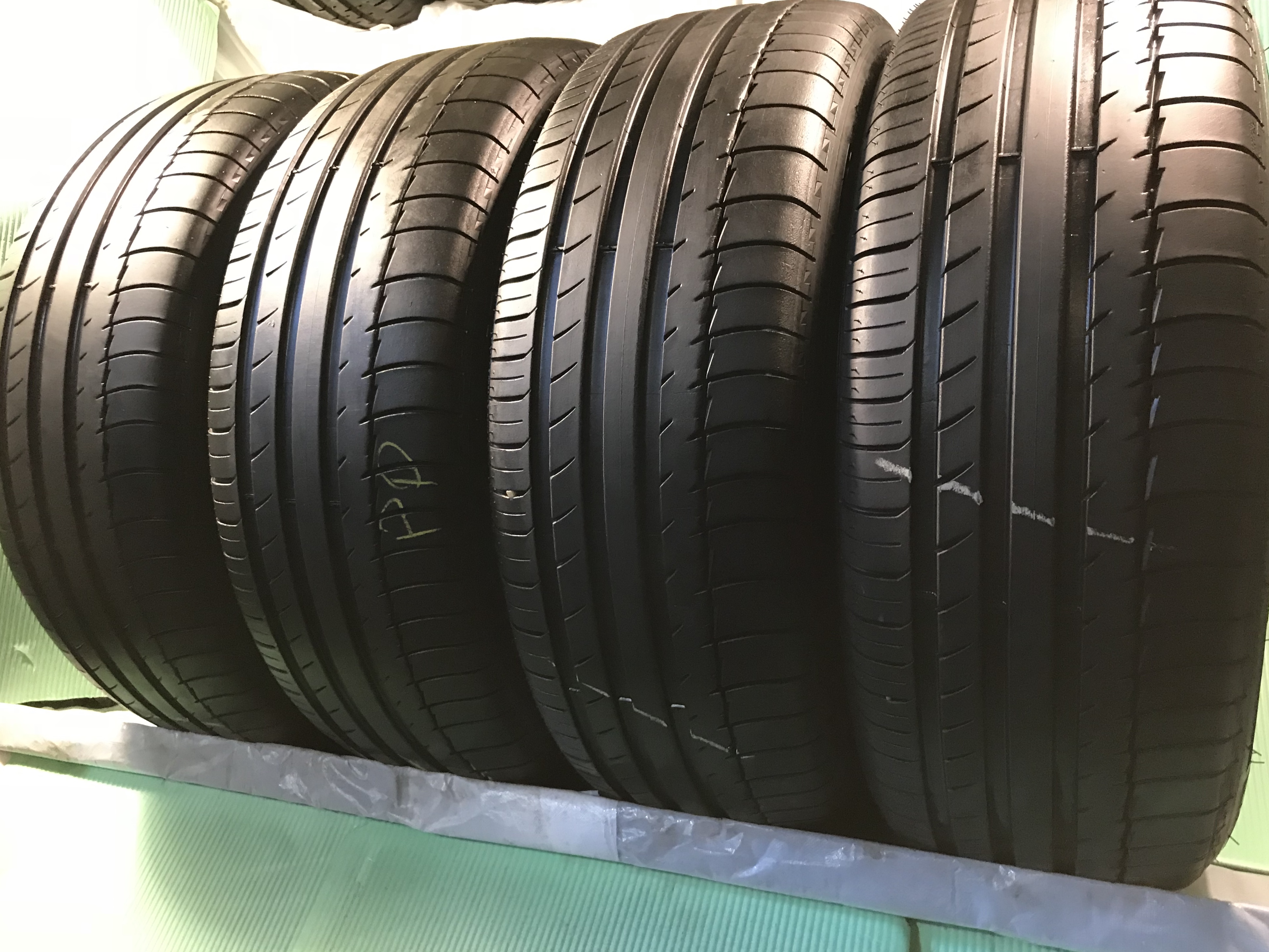 Latitude sport 225 60 r18. Мишлен 225/60/18 лето. 225/60 R18 лето Мишлен. Michelin 135 60 18. Шины 225 60 18 лето.