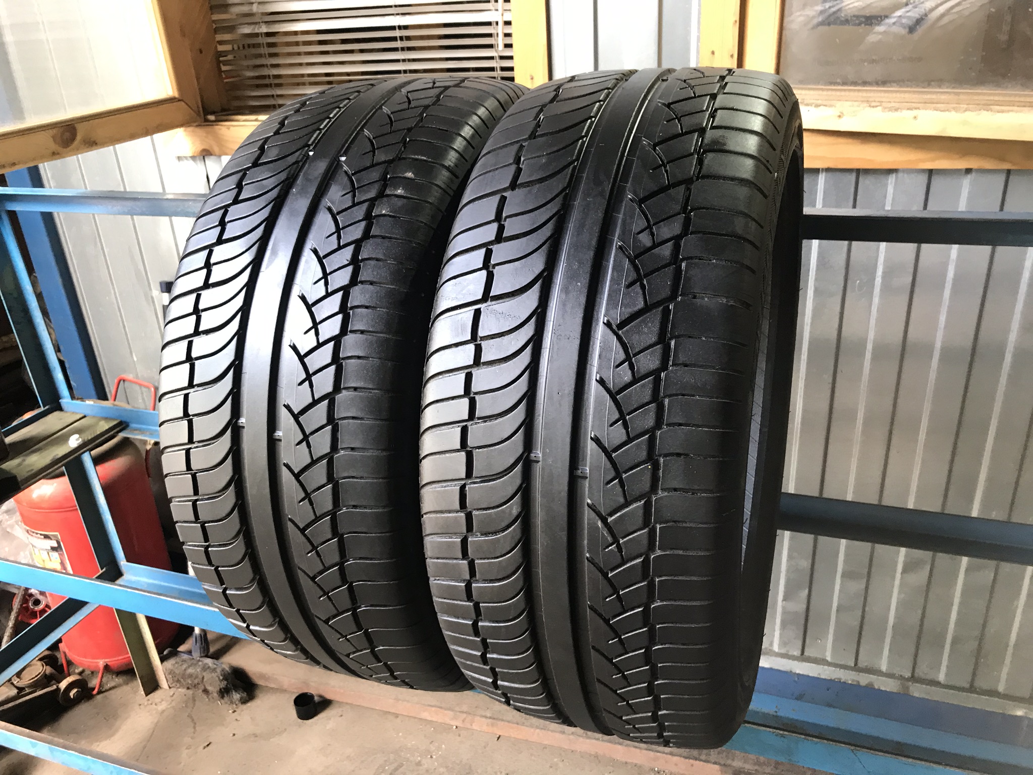 Летняя шины 275 r20. Michelin 275/40/20. 275/40 R20. Летняя резина 275/40/20. Michelin 275/55 r20 зимние.