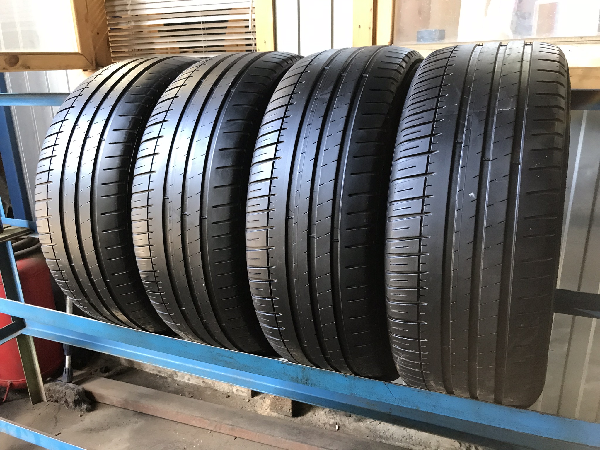 245 45 r19 michelin. Резина 245 45 19. Roadstone шины бу 245/45/19.