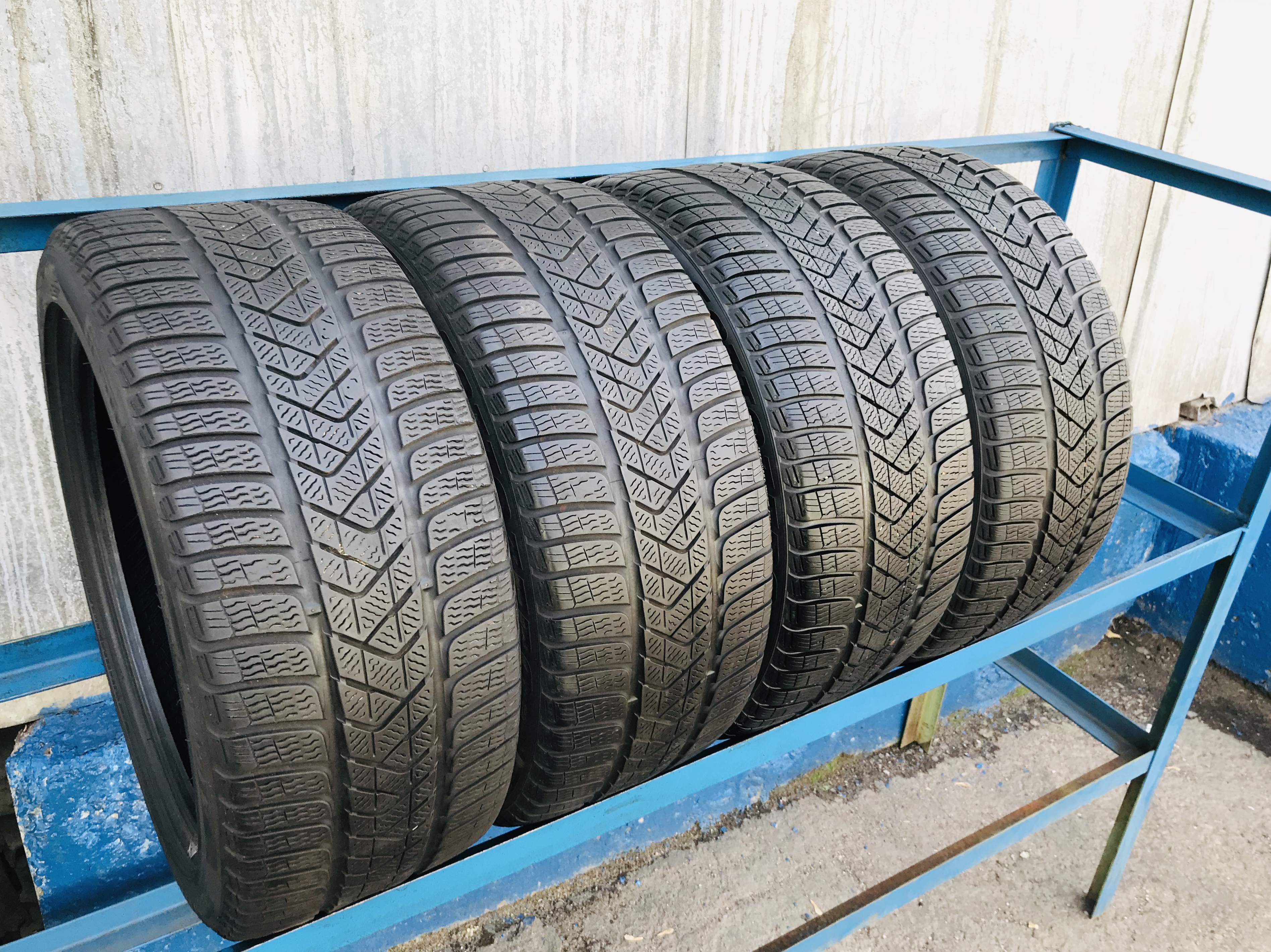 Dunlop SP Winter Sport 275/35 r21. Pirelli Scorpion Winter 275/40 r22. 245/45 R20 Pirelli зима. 265/45 R20.