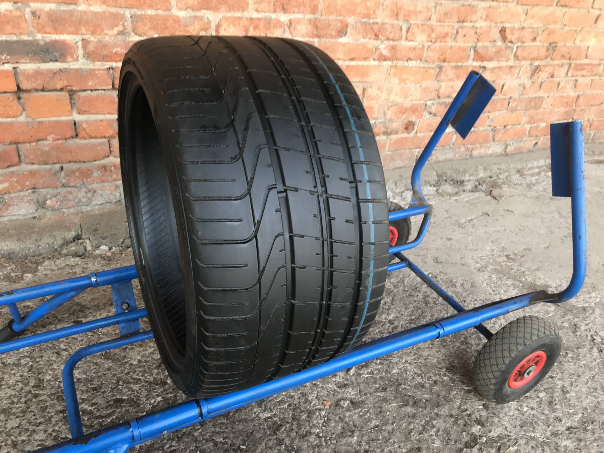 Шины 295 30 r19. 295/30 R19. Шина Pirelli p Zero 295/30r19.