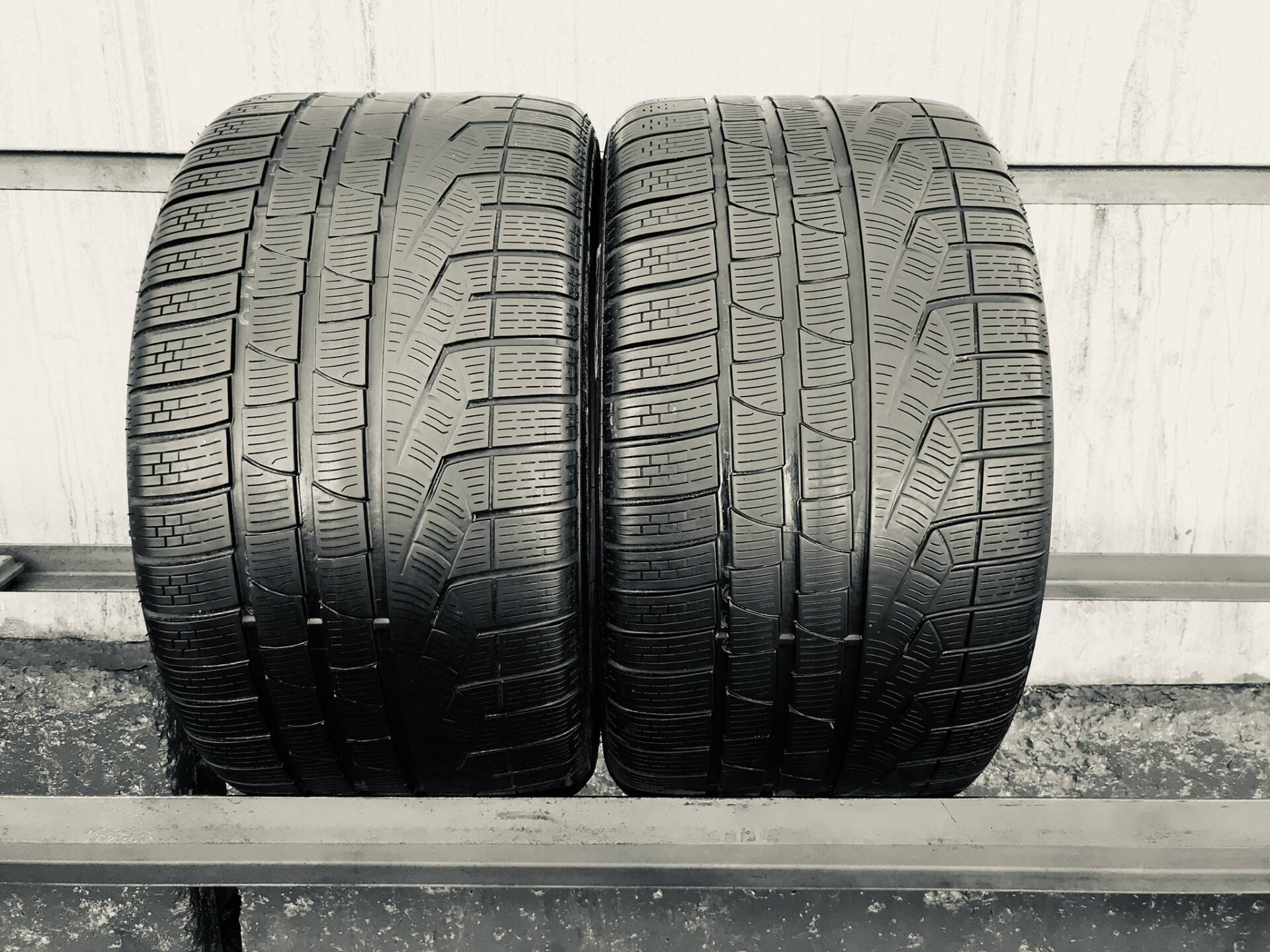 Шины 295 30 r19. Пирелли зимние r20 Sottozero. Pirelli Winter Sottozero 2. 295 30 R19 Pirelli Winter Sottozero 240 serie 2. Winter Sottozero™ serie II 285/30r20 99w XL.