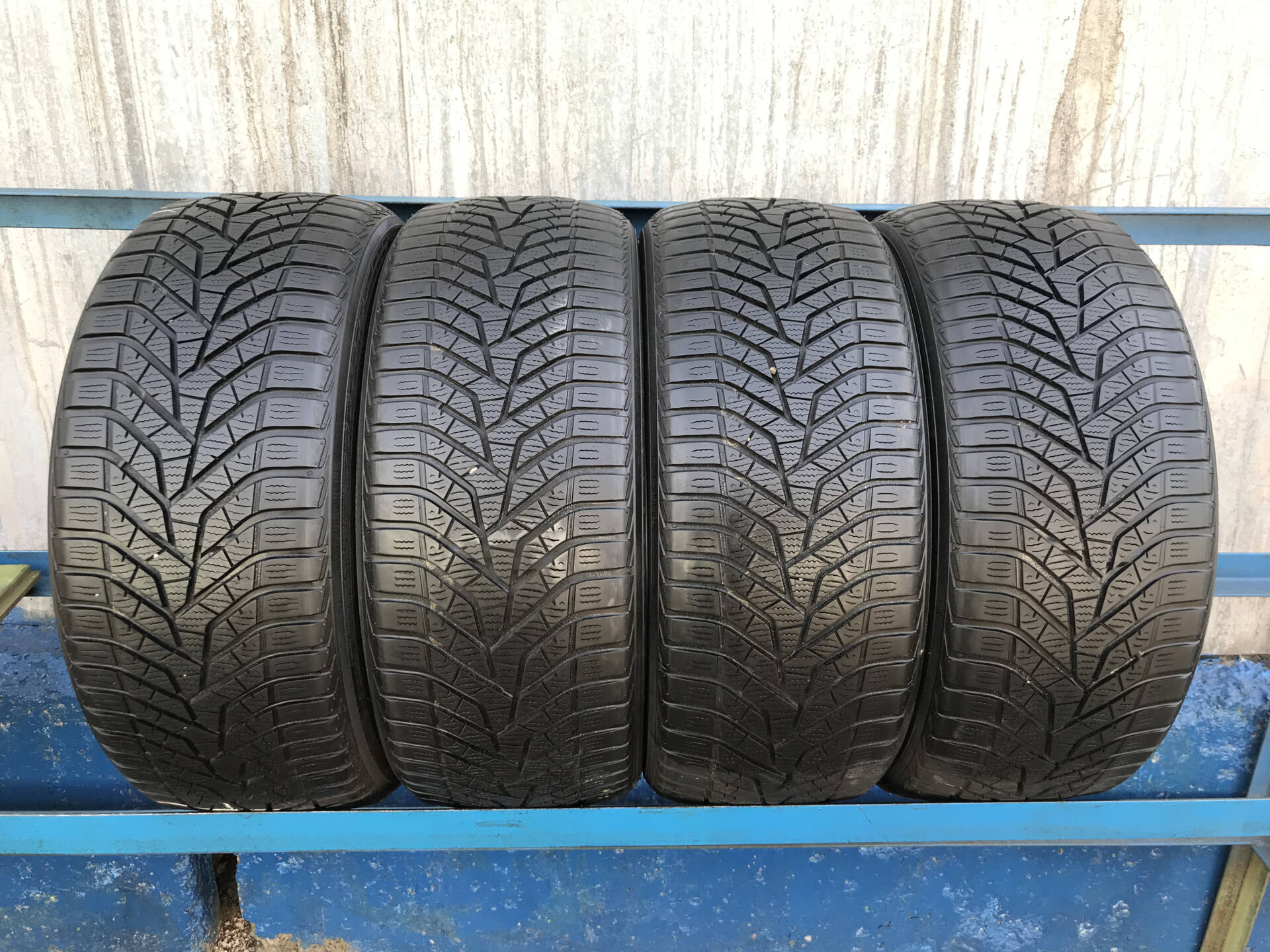 Пирелли зимняя липучка. Шины 225/55 r19 Ханкук. Pirelli 225/55 r17 зима. Yokohama 255/55 r17. Пирелли липучка 15.