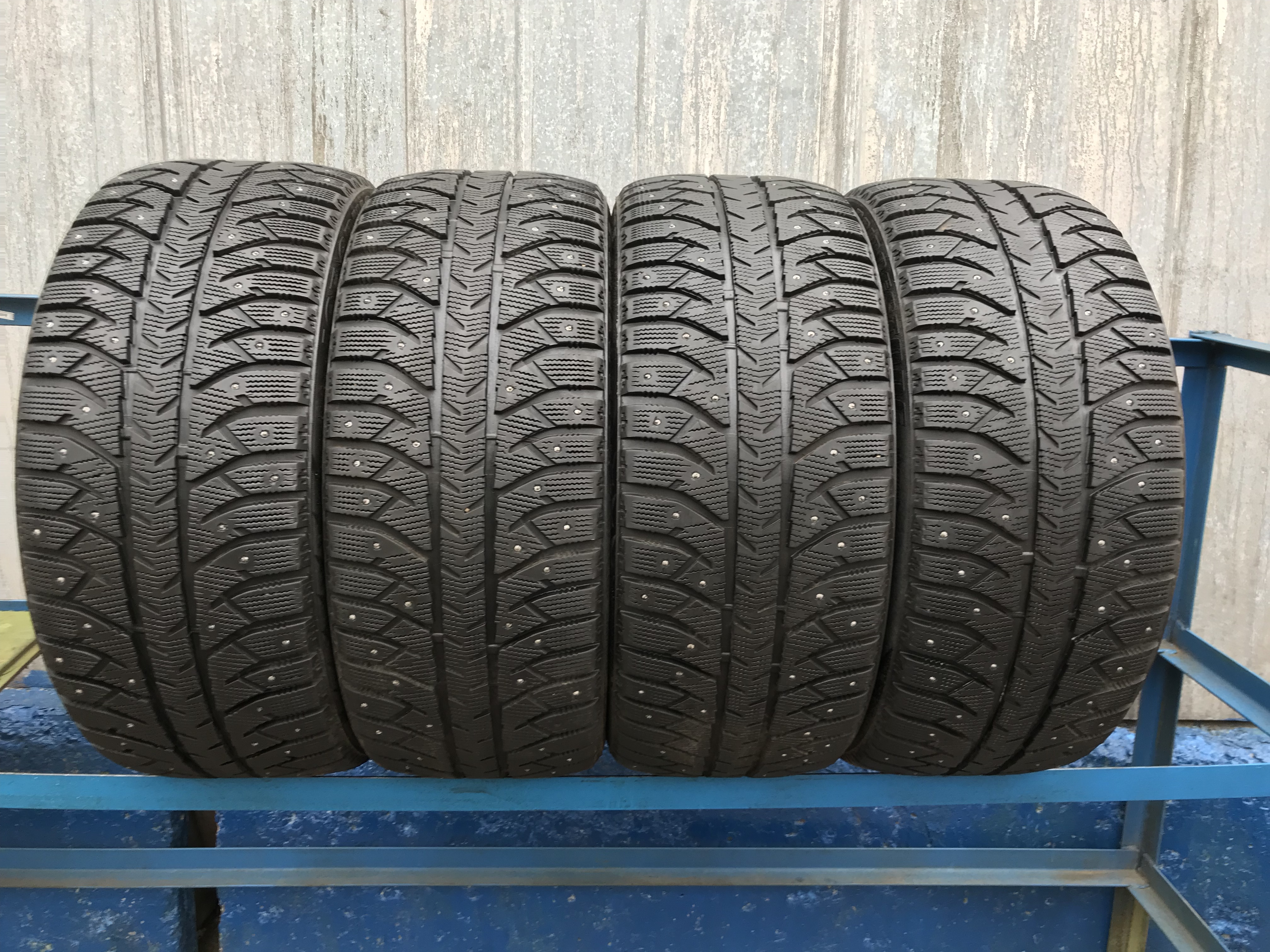 Шины бриджстоун айс крузер. Bridgestone Ice Cruiser 7000. Pirelli Winter 315/35 r20. Bridgestone Ice Cruiser 7000 245/50 r20. 275 40 20 Зимние шины.