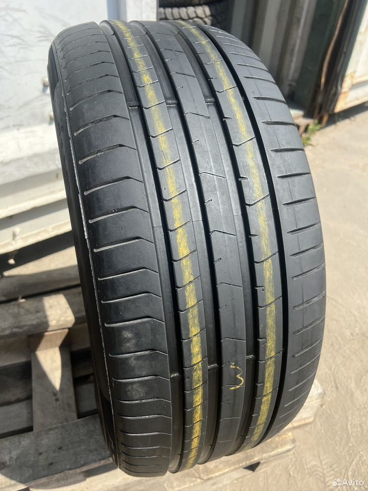 Pirelli P Zero PZ4 265/35 R21