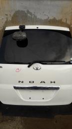 Дверь багажника Toyota Noah AZR60 