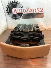 Подстаканник Mazda MPV LC626439X
