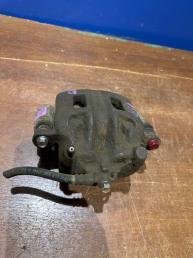 Суппорт передний правый Mazda MPV LC6233980