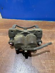 Суппорт передний правый Mazda MPV LC6233980