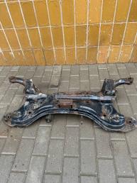 Подрамник двигателя Hyundai Getz 624011C100