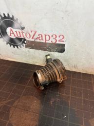 Патрубок воздушный Mazda MPV 2,5 GY0113220