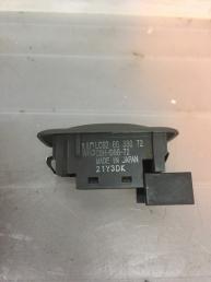Кнопка стеклоподъемника задняя Mazda MPV  LC626638072