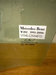 Стекло передней левой двери Mercedes W202 A2027200318