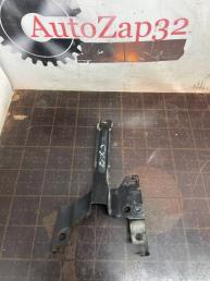 Кронштейн замка капота Mazda CX 7  EG215215Y  EG215215Y