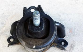 Подушка двигателя правая Hyundai / KIA 21810-1R000 21810-1R000