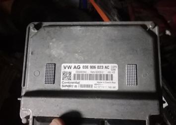 Блок управления двигателем Шкода Фабия 03e906023AC 03E906023AC