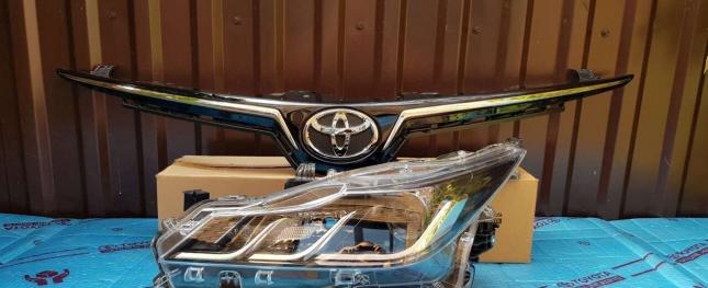 Решетка радиатора Toyota Corolla 2018-2021 