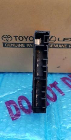 Силовое реле Toyota Land Cruiser 200 82641-47020