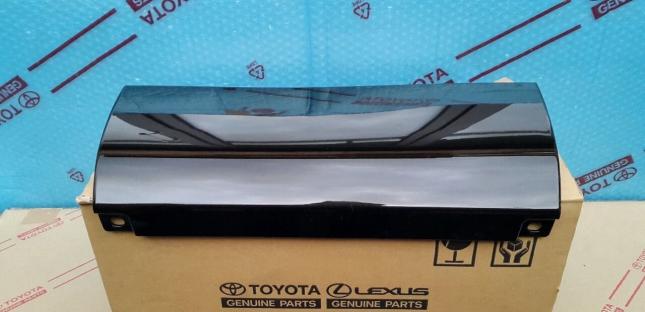 Заглушка фаркопа Lexus LX 570 2012-2015 52169-60110-c0