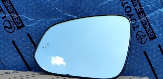 Зеркальный элемент Toyota RAV 4 2015-2019 87961-42B90