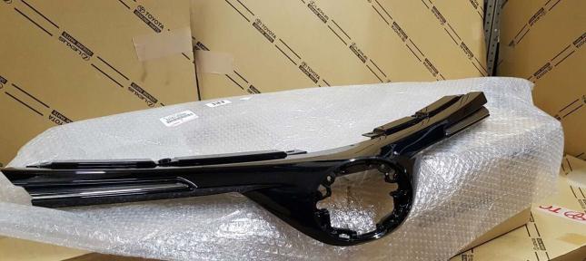 Решетка радиатора Toyota Rav4 2015-2019 53101-42411 53111-42170