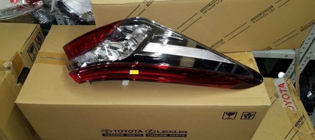 Фонарь Toyota Camry 70 GR sport 2020-2022 81560-WY080