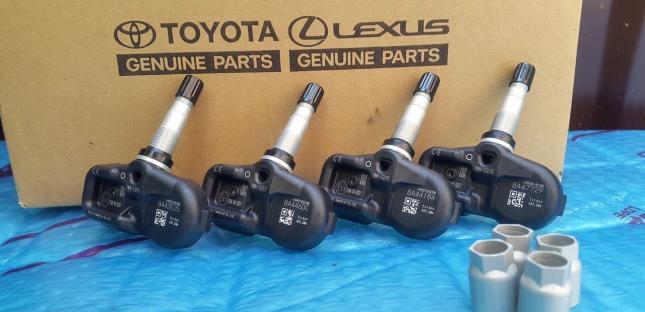 Датчик давления шин Lexus LX450D 42607