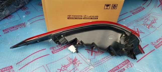 Фонарь Toyota Camry 70 2018-2021 81550-33690