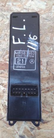 Блок кнопок стеклоподъемников Mitsubishi L200 KB MR587952