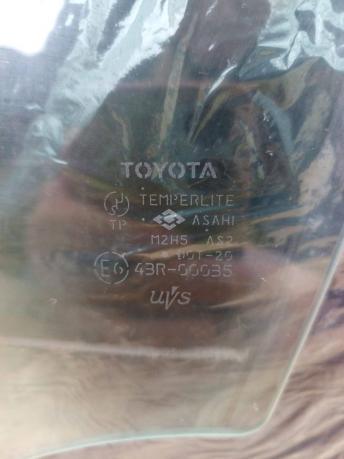 Стекло двери Toyota Camry V40 переднее левое 68102-33130