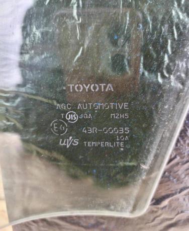 Стекло двери Toyota Camry V50 переднее правое 68101-33160