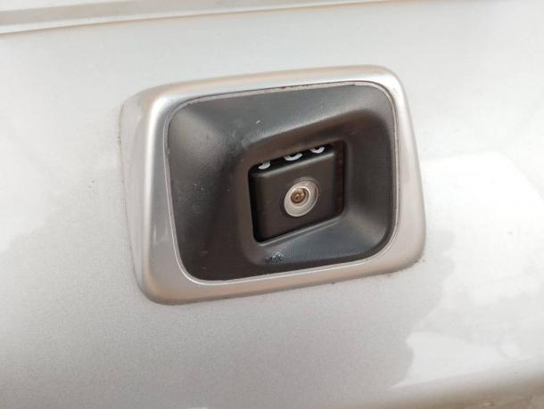 Накладка двери багажника Mitsubishi Pajero 3 ниж MN117240 MN117244