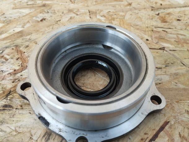 Корпус подшипника переднего редуктора Nissan NP300 38340-01G00