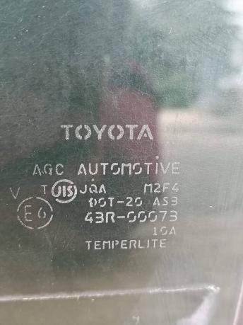 Стекло двери Toyota Land Cruiser 200 заднее лев.  68114-60310