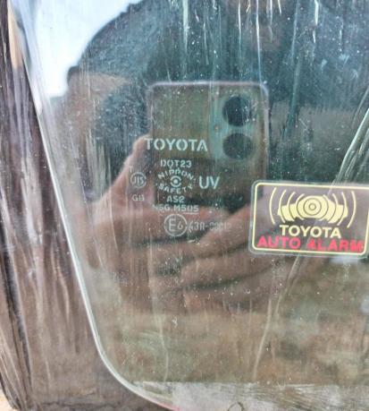 Стекло двери Toyota Land Cruiser 200 ОДНОСЛОЙНОЕ 68101-60500