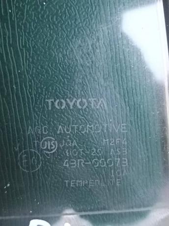 Форточка двери Toyota Land Cruiser 200 левая 68124-60300