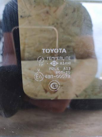 Стекло люка Toyota Land Cruiser 100 63204-60030