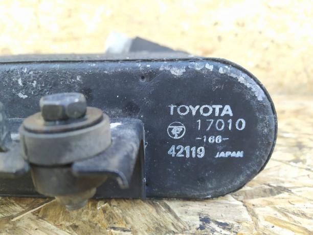 Радиатор интеркулера Toyota Land Cruiser 100 17940-17010