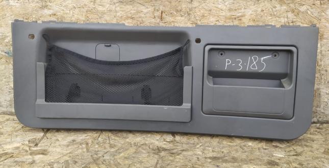 Обшивка крышки багажника Mitsubishi Pajero 3 3D MN123849HA