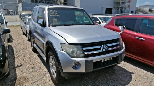 Дверь Mitsubishi Pajero 4 правая 3-х дверка silver 5700A460