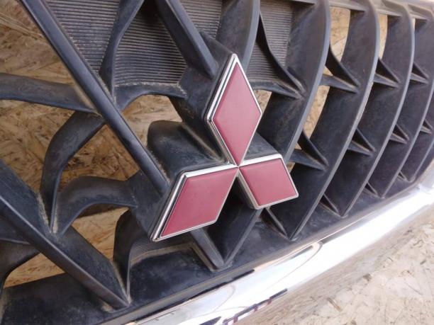 Решетка радиатора Mitsubishi Pajero Sport K9 MR478595