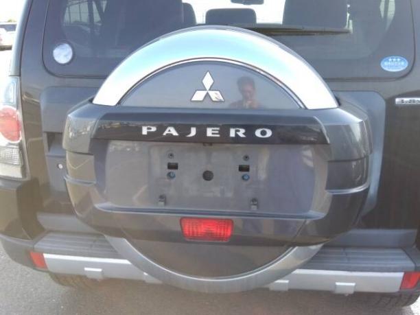 Чехол запаски Mitsubishi Pajero 4 хром - -