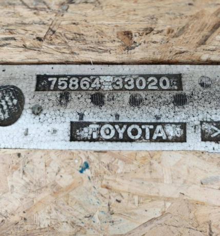 Наполнитель порога Toyota Camry V50  75864-33020