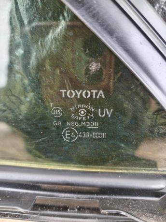 Форточка двери Toyota Camry V50 2шт 68124-33080