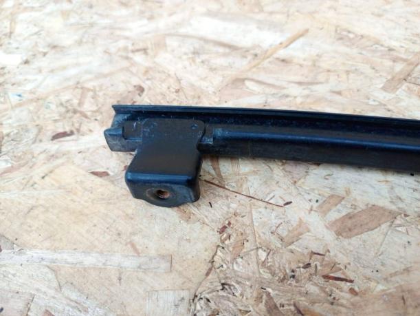 Стойка стекла двери Toyota Camry V50 задняя 2шт 67408-33100