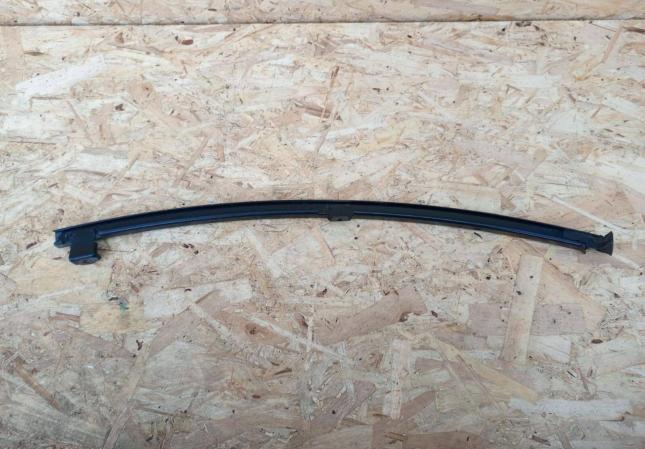 Стойка стекла двери Toyota Camry V50 задняя 2шт 67408-33100