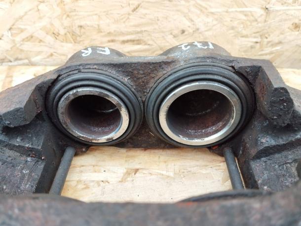 Суппорт Toyota Land Cruiser 100 передний к-т 47750-60090